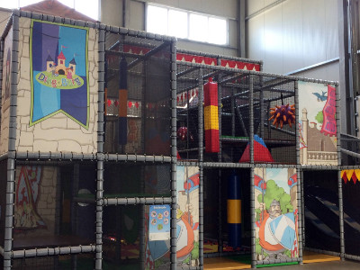 Kinder Kletterpark in der DingoBurg Dingolfing - Indoorspielplatz für Kinder