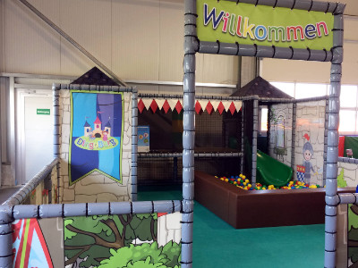 Kleinkinder Bällebad in der DingoBurg Dingolfing - Indoorspielplatz für Kinder